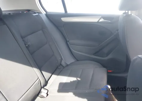 2011 Volkswagen Golf 2.5L 4-Door z USA, uszkodzony, nr VIN WVWDB7AJ2BW057800